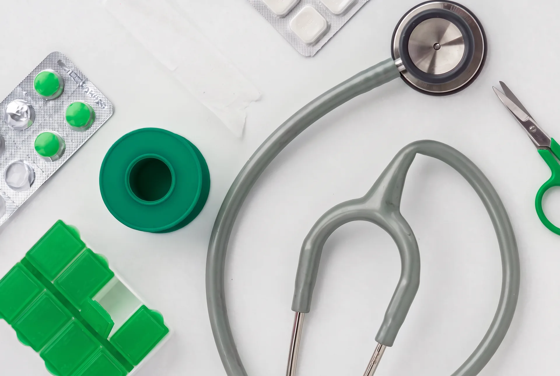 Stethoskop und medizinische Hilfsmittel zur Orientierung bei der Leistungssuche